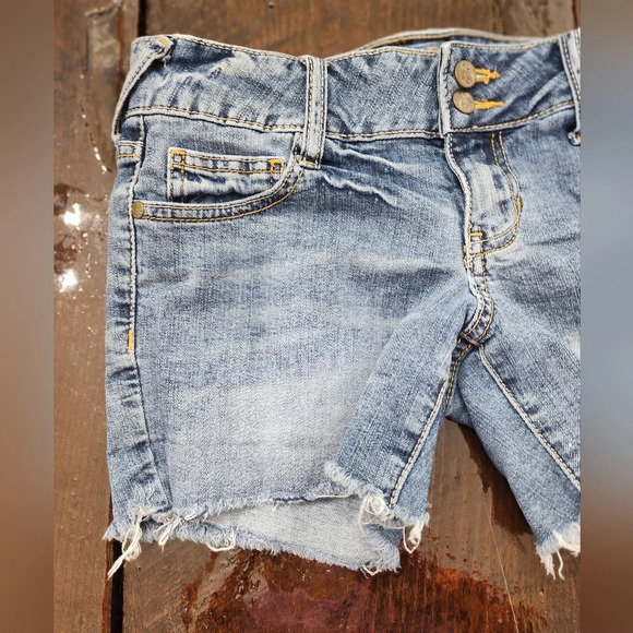 👸🩳 Denim shorts in size 5 by Decree - Picture 7 of 13